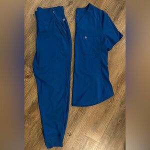 Cherokee Infinity women’s scrubs set in royal blue
